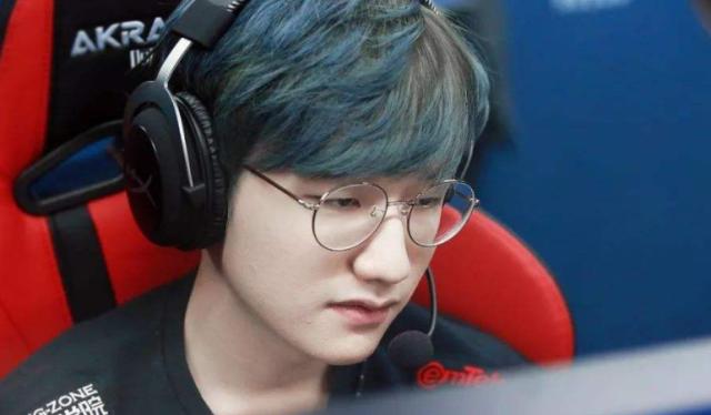 对年轻球员 对年轻球员